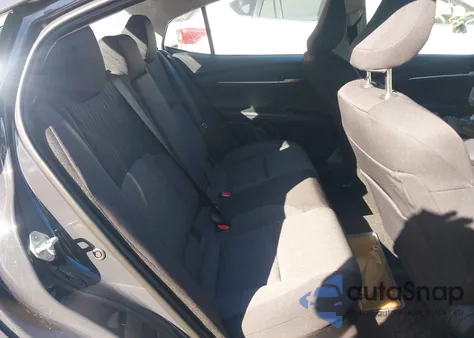 2025 Toyota Camry Le z USA, uszkodzony, nr VIN 4T1DAACK5SU028045